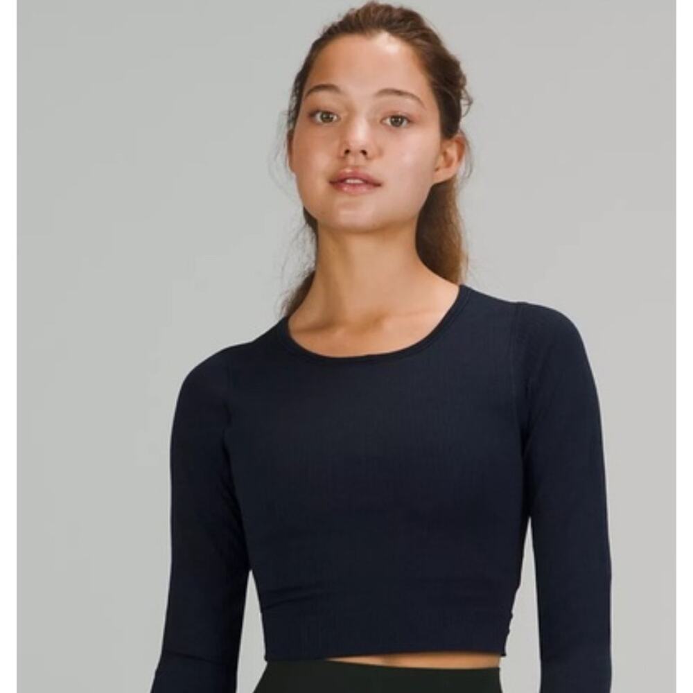 NWT LULULEMON EBB TO STREET SHORT SLEEVE TRUE NAVY 8